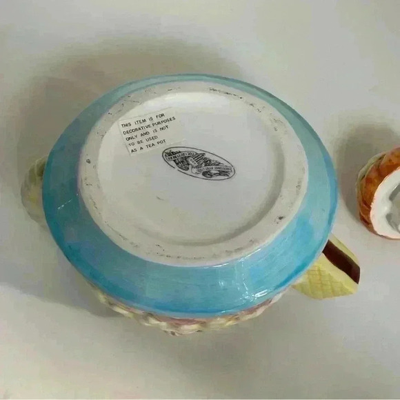 Ice Cream Sundae collectable Teapot from Heritage Mint, USA - Picture 6 of 9